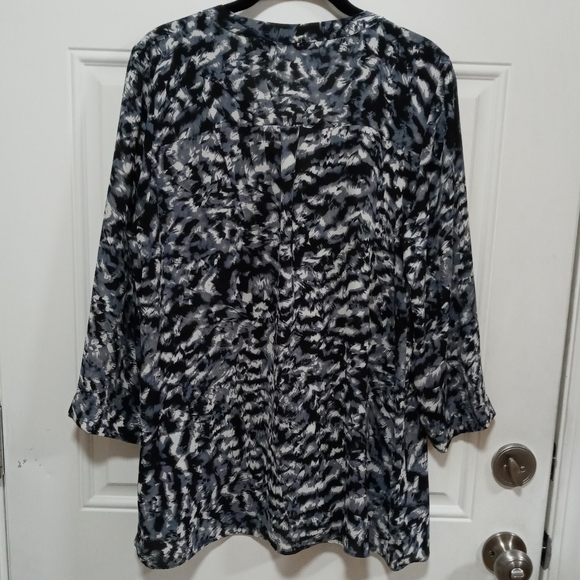 a.n.a. 3/4 sleeve print blouse - Picture 4 of 5